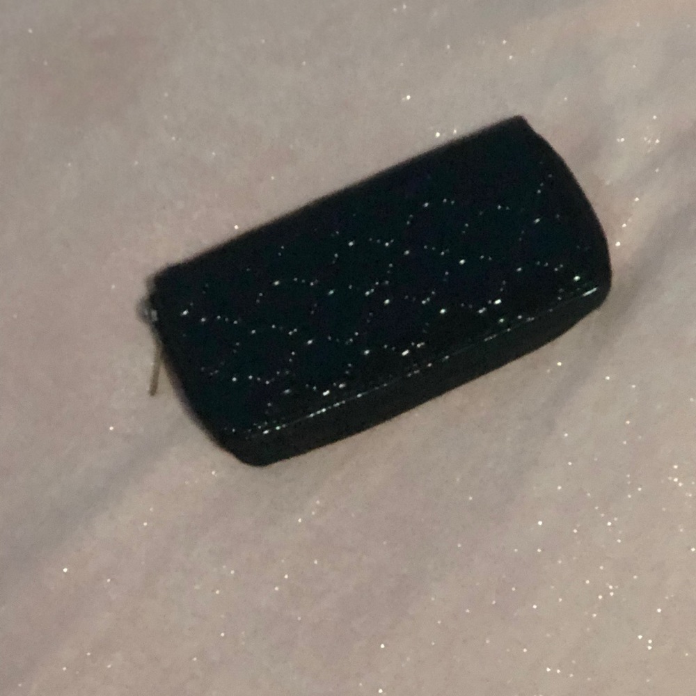 Guess hand bag/wallet✨